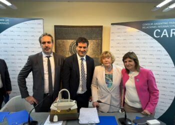 En medio de la crisis y sin agenda positiva, el gobierno apura a la eliminación de las PASO