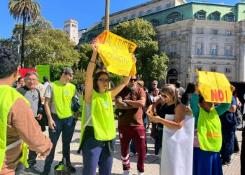 Paran los prestadores de discapacidad y reclaman que el Estado les pague