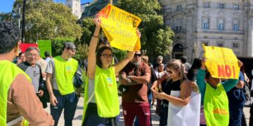 Paran los prestadores de discapacidad y reclaman que el Estado les pague