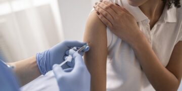 La vacunación contra el HPV cayó a casi el 50% y hay riesgo de circulación viral