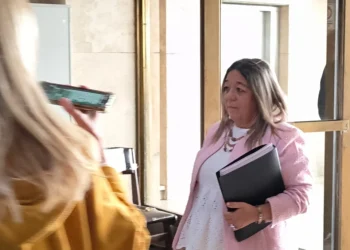 «Pregúntenle a él de dónde sacó la plata»: declaró la escribana de Adorni