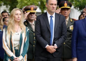 Adornigate: la Justicia levantó el secreto fiscal y bancario del jefe de Gabinete y su esposa