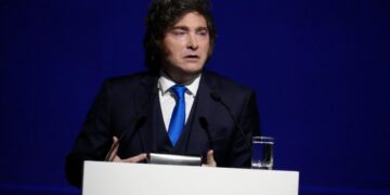 Milei apuntó contra el círculo rojo y aseguró que el plan económico no se cambia