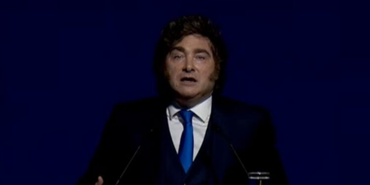 Milei apuntó contra el círculo rojo y aseguró que el plan económico no se cambia