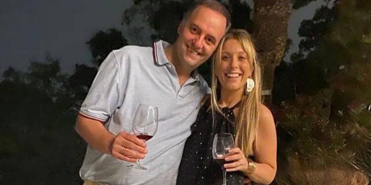 Adorni más complicado: una aerolínea confirmó su viaje a Aruba