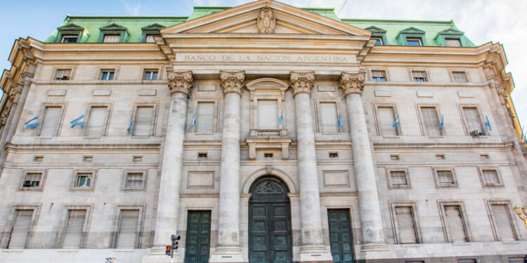 Créditos del Nación bajo la lupa: el banco niega una línea especial para funcionarios
