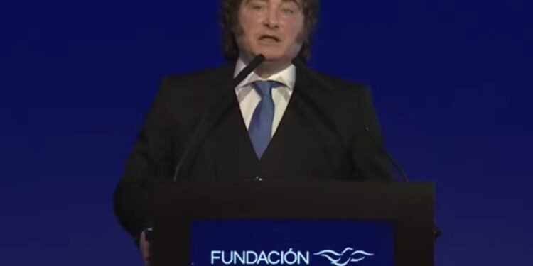 Milei acusa que «la deuda es inmoral», pero la incrementó en US$ 58.000 millones en dos años