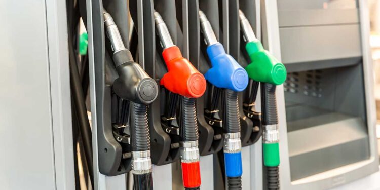 Golpe al bolsillo: aumentan los combustibles desde mayo y habrá otra suba en junio