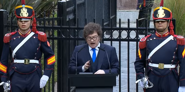 Milei reafirmó su compromiso con las Fuerzas Armadas en el acto por Malvinas