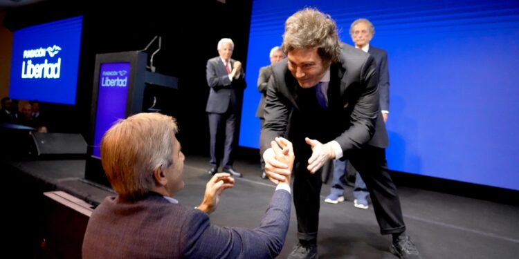 Milei polémico en la cena de la Fundación Libertad: «Soy el Presidente que menos gana en América»