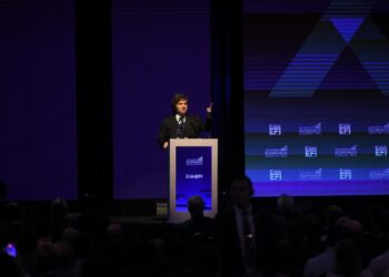 Milei elogió que Lumilagro despida trabajadores: «Le está yendo bárbaro»