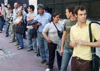 Casi 40.000 trabajadores se sumaron al seguro de desempleo en sólo tres meses
