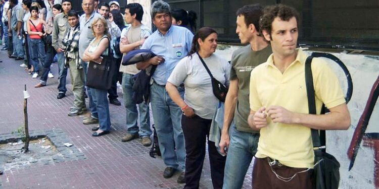 Casi 40.000 trabajadores se sumaron al seguro de desempleo en sólo tres meses