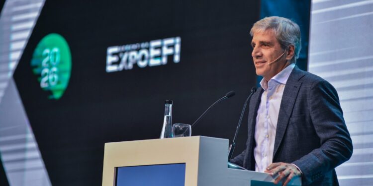 Caputo celebró el ajuste en los salarios públicos