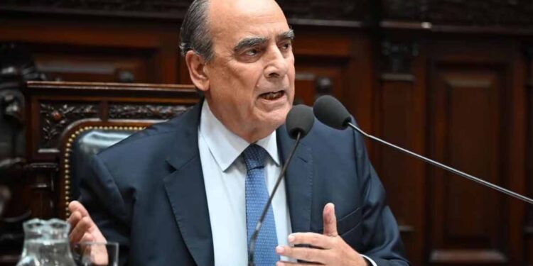 Reapareció Francos con críticas a Adorni y una posible candidatura