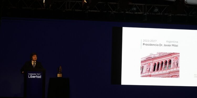 Milei acusa que «la deuda es inmoral», pero la incrementó en US$ 58.000 millones en dos años