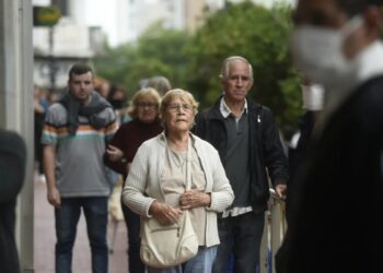 Se prorroga el bono para jubilados y pensionados: cuánto es el haber mínimo en mayo