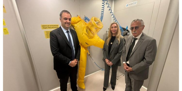 Y Adorni no se va: Karina vuelve a respaldarlo y reúne a la mesa chica para superar la crisis