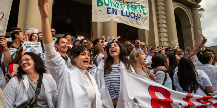 Cambios en la ley de Salud Mental: psiquiatras sí o sí, la vuelta del manicomio y «trastorno» en vez de «padecimiento»