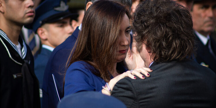 Quieren lo mismo, pero Malvinas es una guerra secreta entre Victoria y Javier