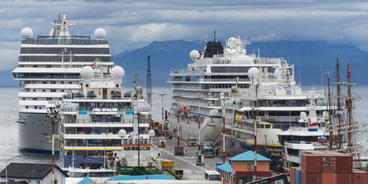 El Puerto de Ushuaia, cercano a Malvinas y entrada a la Antártida, en la mira de EEUU y los ingleses