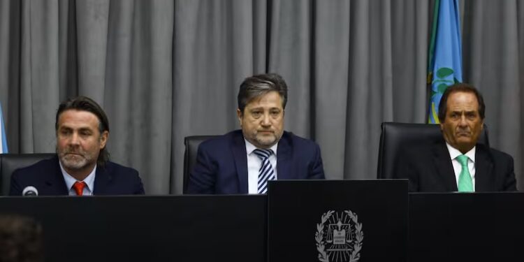 Un récord, denuncias y una frase motivacional en el CV: los jueces del Maradona II