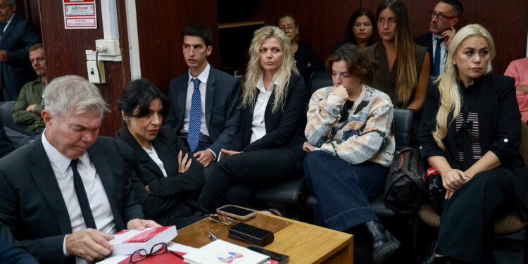 Con una tesis «holística» los fiscales buscan demostrar que «no hicieron nada para evitar que Maradona muriera»