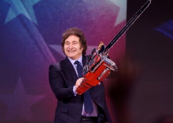 Jaque al bono jubilatorio: el Gobierno reconoció que lo podría eliminar si bajan las recaudaciones