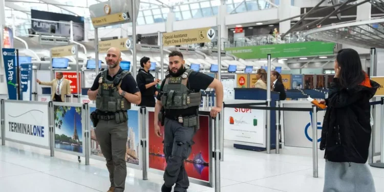 Llegás a EEUU y te para el ICE: estos son los 6 riesgos si vas al Mundial