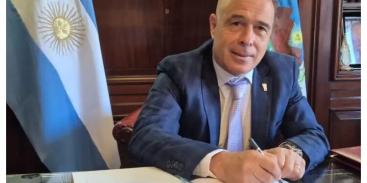 Le embargaron el sueldo al número dos del Senado y Villarruel lo padece incómoda