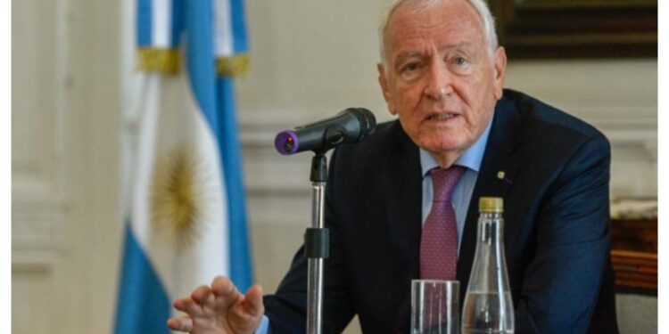 Coco Mahiques va al Senado por otros cinco años y el Gobierno se juega a blindarlo