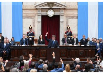 Milei apura al Congreso para cerrar el default de 2001 aunque los tiempos lo complican