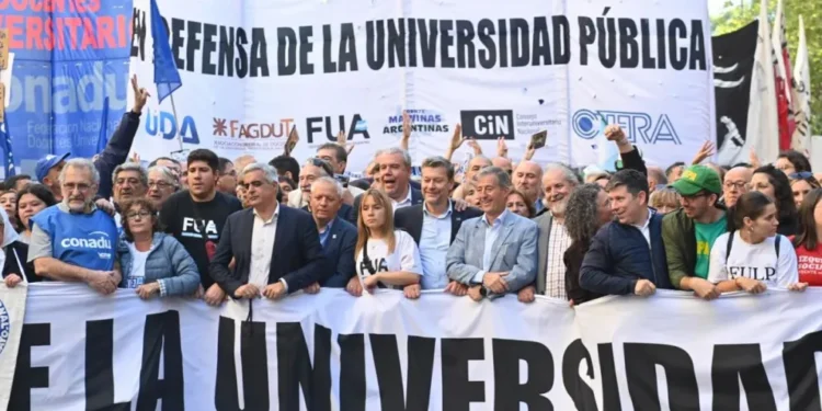 En medio del paro, el Gobierno intima a las universidades mientras incumple el presupuesto