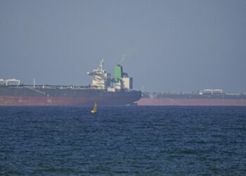 Fuerte caída del crudo tras la apertura del estrecho de Ormuz