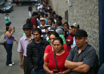 Perú tendrá balotaje tras la larga demora del domingo