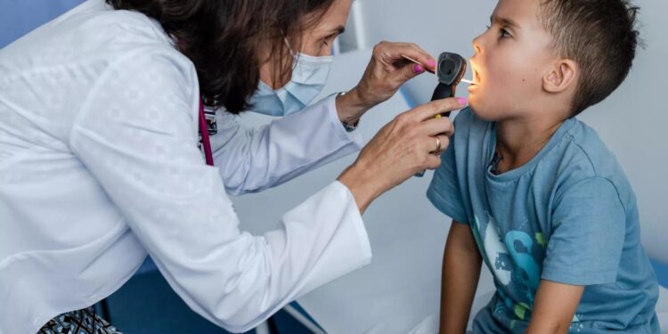 Argentina en la era Milei: seis de cada diez menores no tienen cobertura de salud