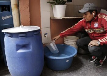 Más de la mitad de los argentinos no tienen al mismo tiempo agua potable, gas y cloacas