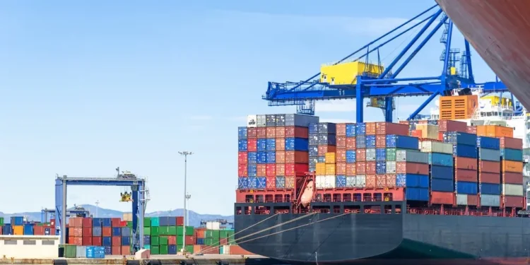 La balanza comercial fue positiva en marzo gracias a un salto del 20% en las exportaciones