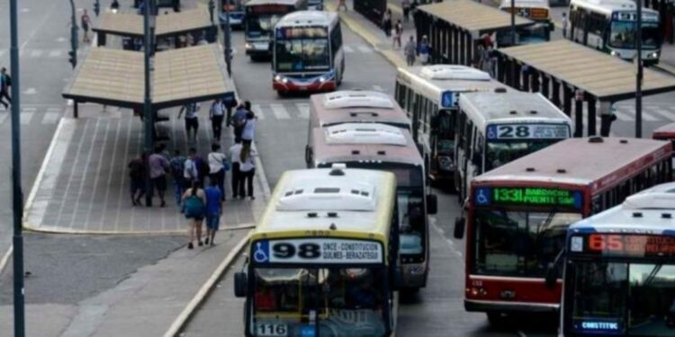 Caos en el transporte: el Gobierno promete depositar los fondos para evitar un paro de colectivos