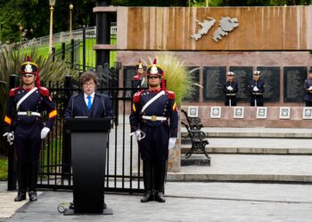 Milei reafirmó su compromiso con las Fuerzas Armadas en el acto por Malvinas