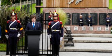 Milei reafirmó su compromiso con las Fuerzas Armadas en el acto por Malvinas