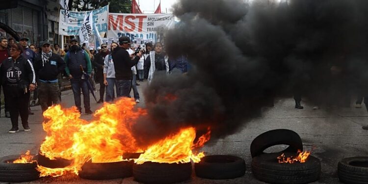 Los piquetes de la era Milei: regresa el malestar social a las rutas, una mala noticia para Pettovello