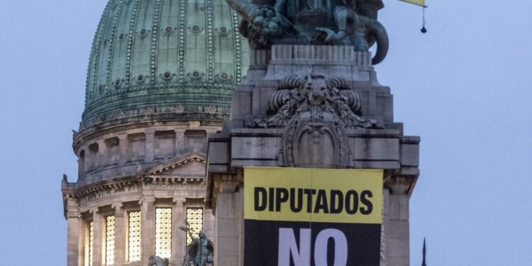 Tensión dentro y fuera del Congreso por la Ley de Glaciares