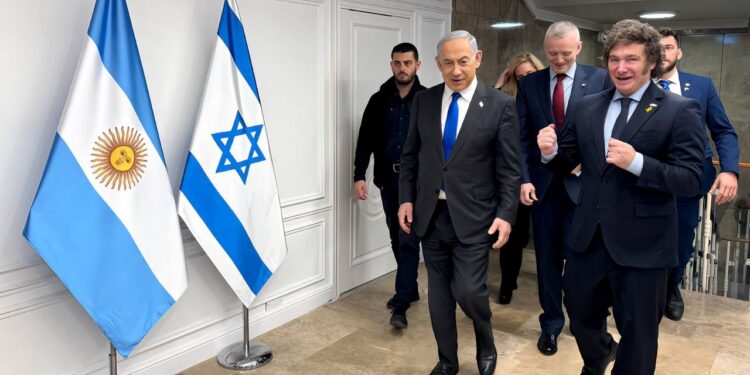 Javier Milei junto al primer mininstro israelí, Benjamin Netanyahu, uno de sus principales aliados globales.