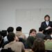 Plan fingir demencia: Milei no se mete en la interna y sale a dar clases de Economía