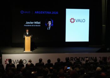 Milei sigue con las conferencias mientras la interna entre Karina y Santiago Caputo estremece a su gobierno