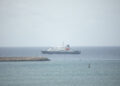 El crucero con un brote de hantavirus no tiene dónde atracar