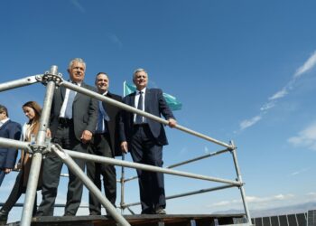 Adorni en Mendoza: lejos del escándalo, se mostró con Cornejo mientras prepara un anuncio