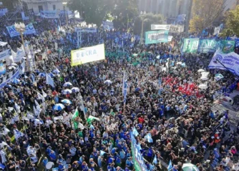 La CGT dijo que se le termina la paciencia y convocó a empresarios, pero no habló de paro