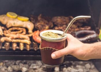 En el país del mate y el asado, se consume cada vez menos mate y asado